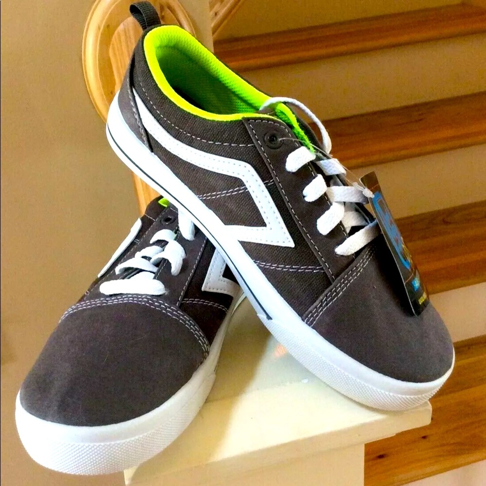 Sneakers Athletic Shoes Airspeed Boys Youth 3 New